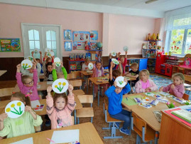 День одуванчика День одуванчика.